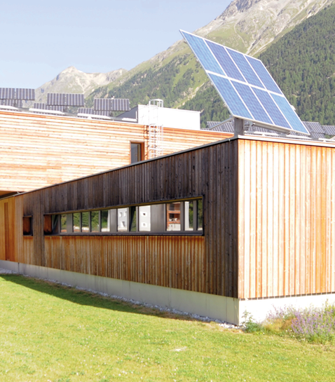 Nachgeführte Photovoltaik-Aufdachanlage bei Repower in Bever